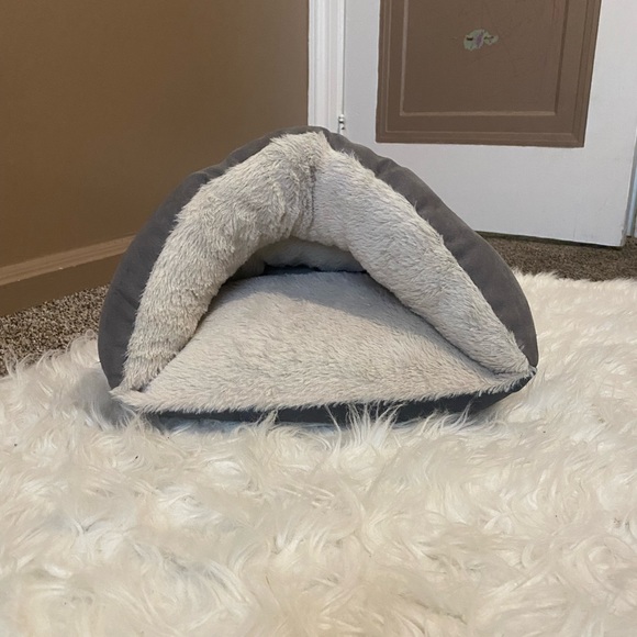 Grey cat bed - Picture 2 of 2